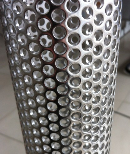 供应不锈钢管冲孔滤芯冲孔网