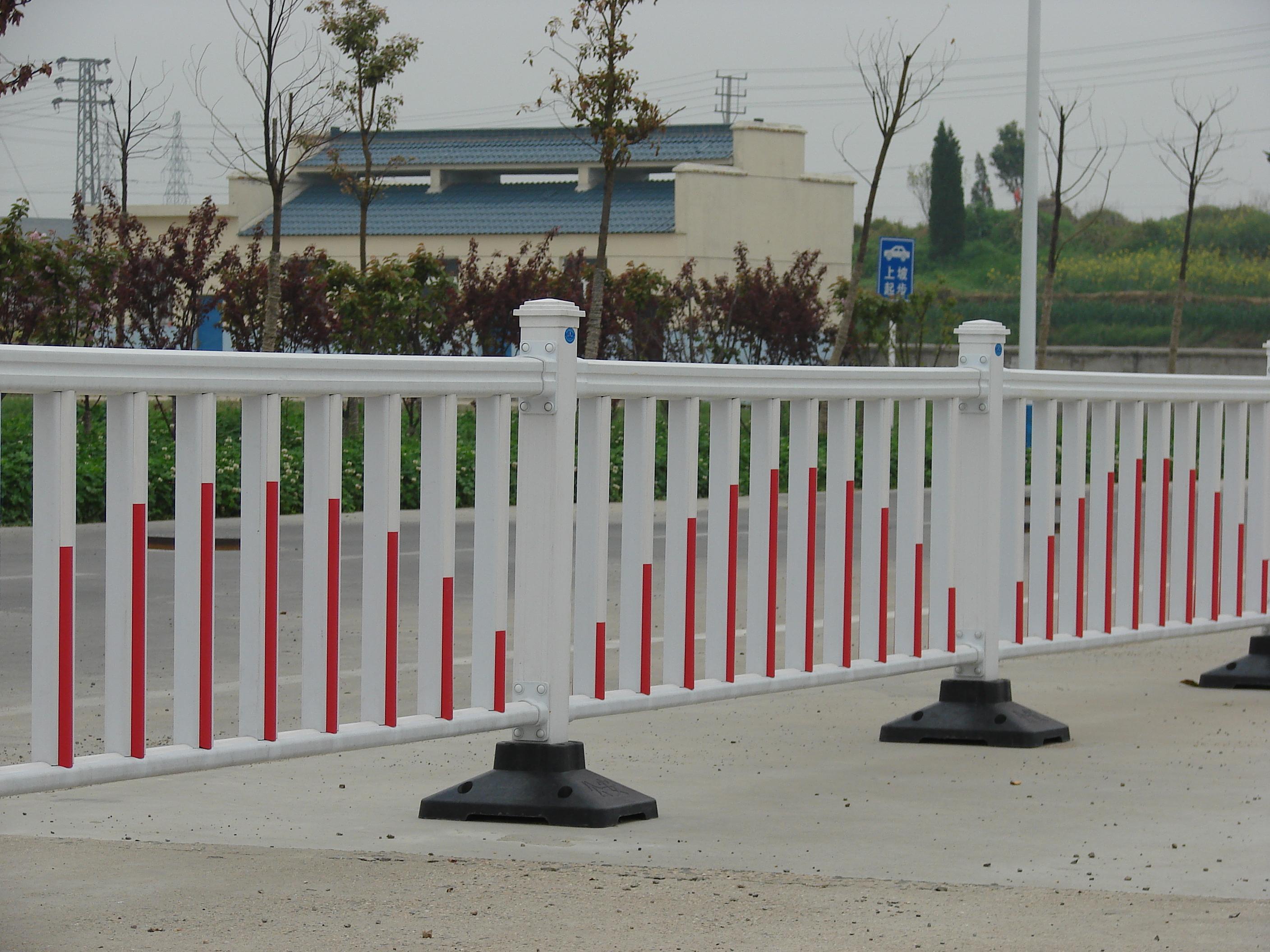 市政道路护栏 PVC塑钢 坚固美观 规格 作用-【