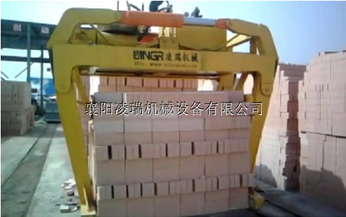 红砖抱砖机,抱砖车,装砖机,叉车装砖