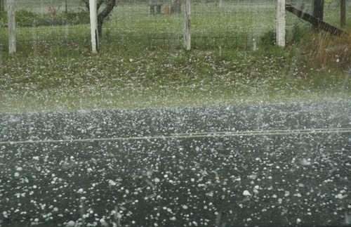 立康源净水器:冰雹中夹带着雨水